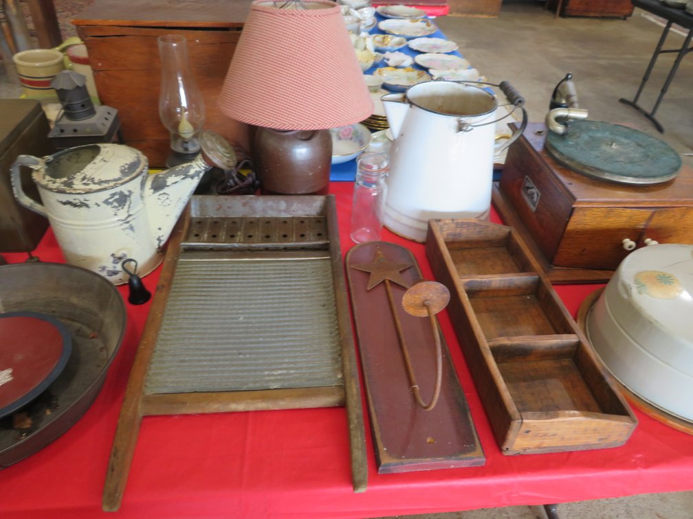 Image for Mid-Week Antique and Collectible Sale