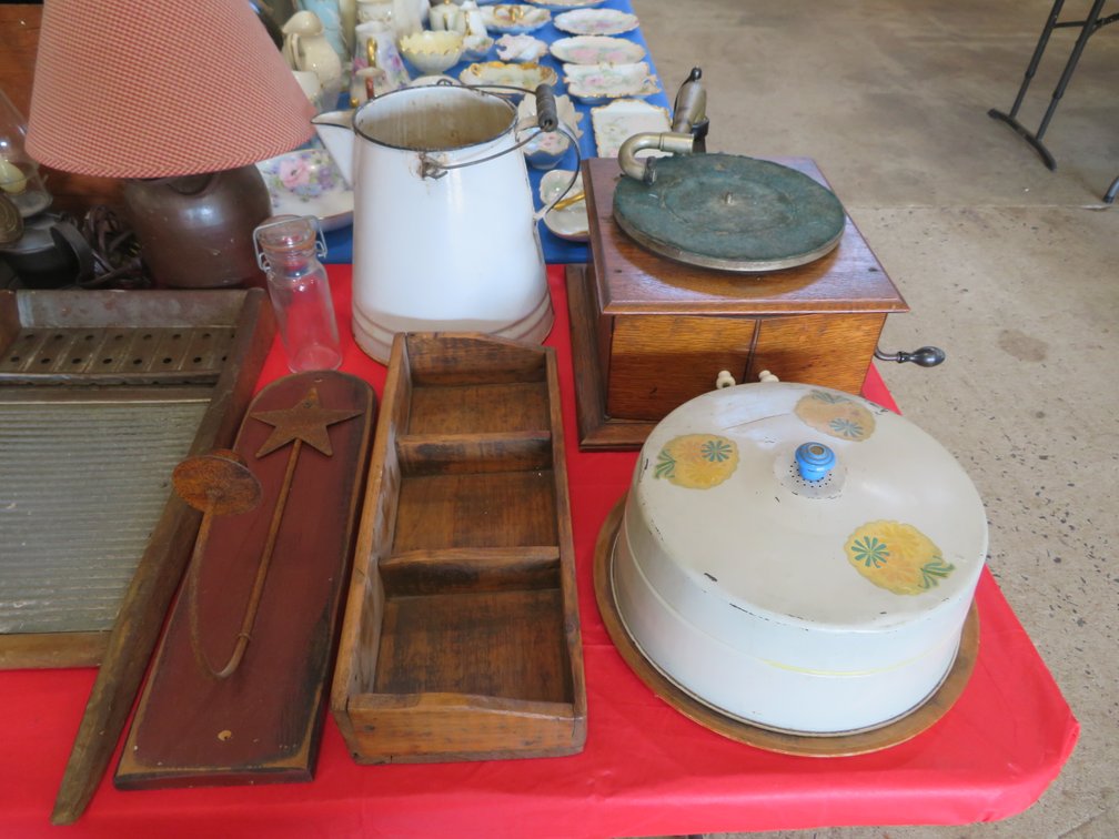 Image for Mid-Week Antique and Collectible Sale