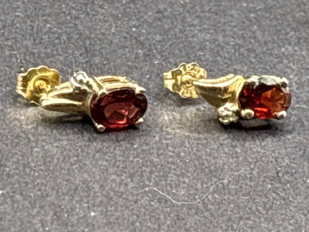 Image for Chesterfield Estate Auction | Sterling Silver, Gold Jewelry, Antiques & Fine Furnishings