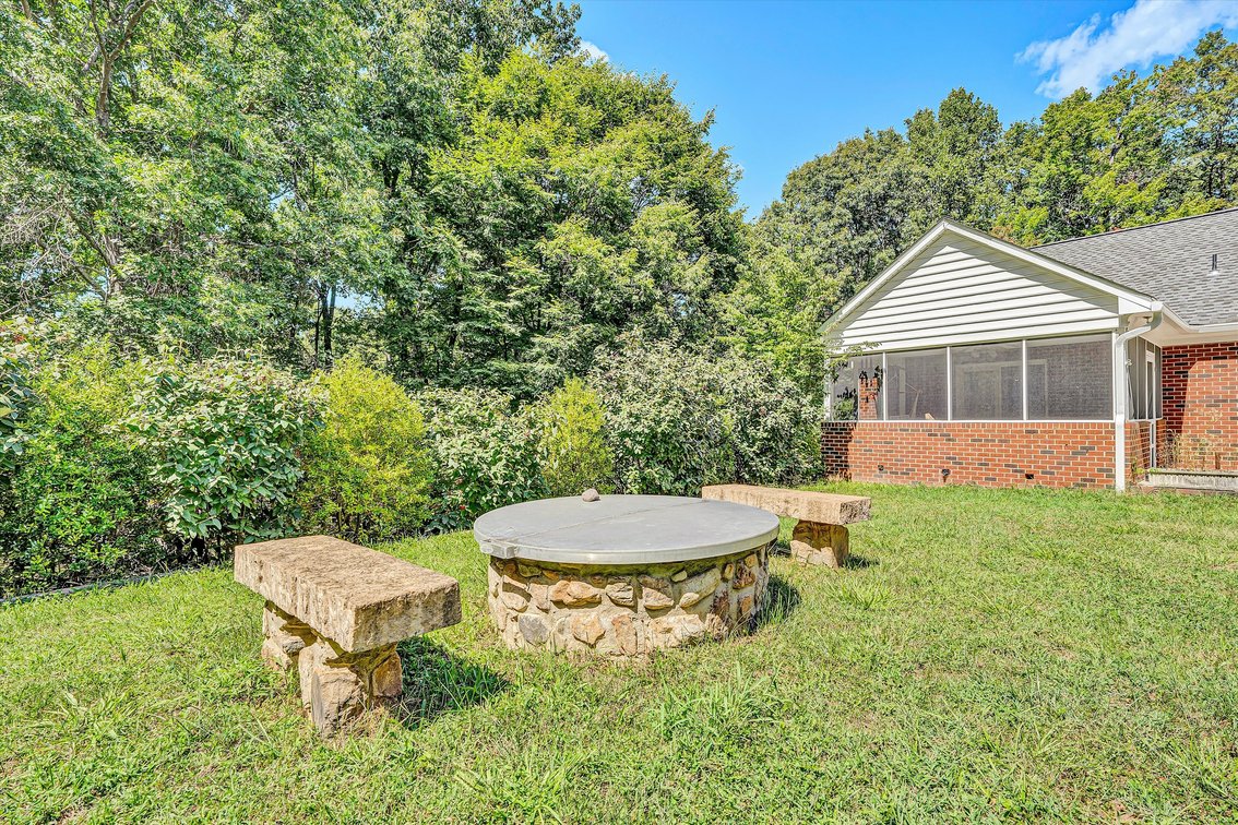 Image for Beautiful Troutville home with Colonial Williamsburg flair