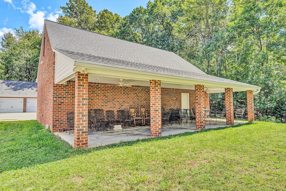 Image for Beautiful Troutville home with Colonial Williamsburg flair