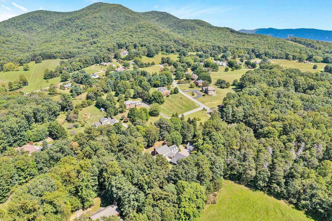 Image for Beautiful Troutville home with Colonial Williamsburg flair