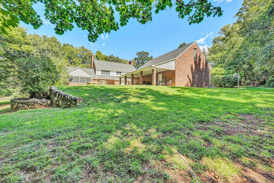 Image for Beautiful Troutville home with Colonial Williamsburg flair