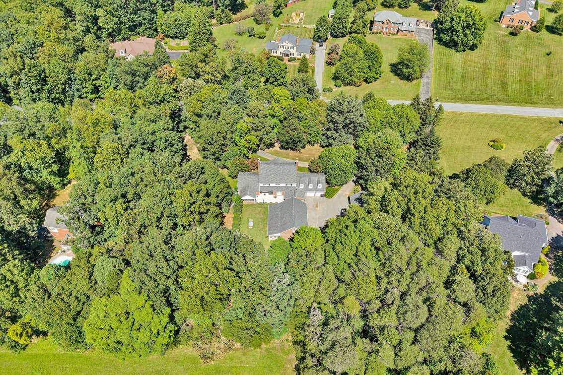 Image for Beautiful Troutville home with Colonial Williamsburg flair
