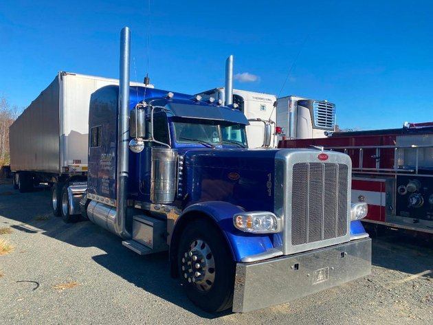 Image for Bankruptcy Court Ordered: 2022 Peterbilt 389 Sleeper Cab Road Tractor