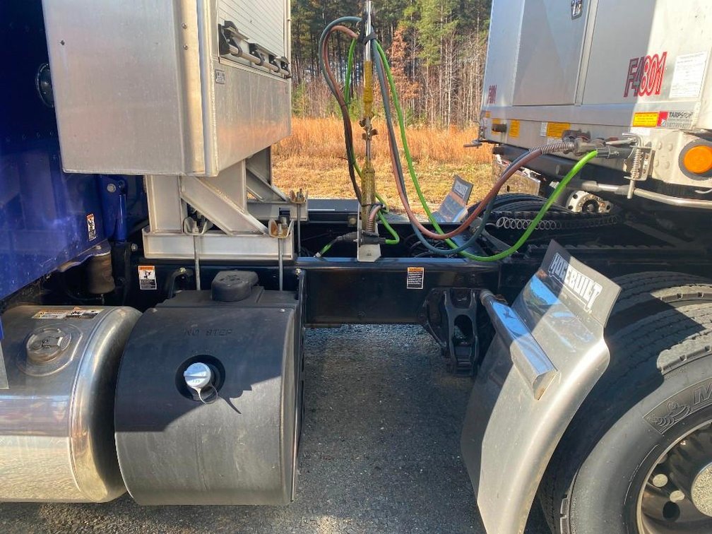 Image for Bankruptcy Court Ordered: 2022 Peterbilt 389 Sleeper Cab Road Tractor