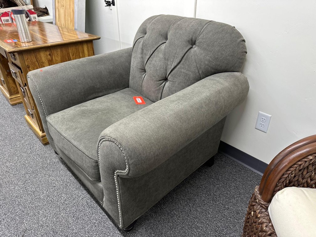 Image for Truck, furniture, jewelry, collectibles, household-Main front