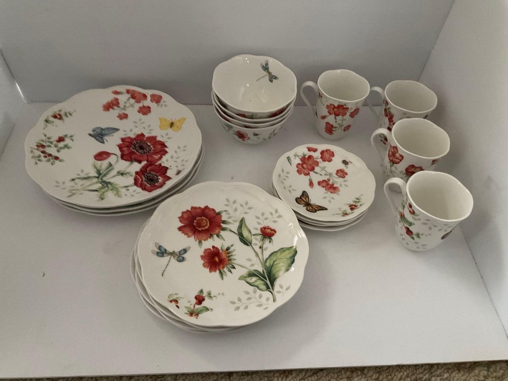 Image for Furniture, collectibles, household-Lake Largo