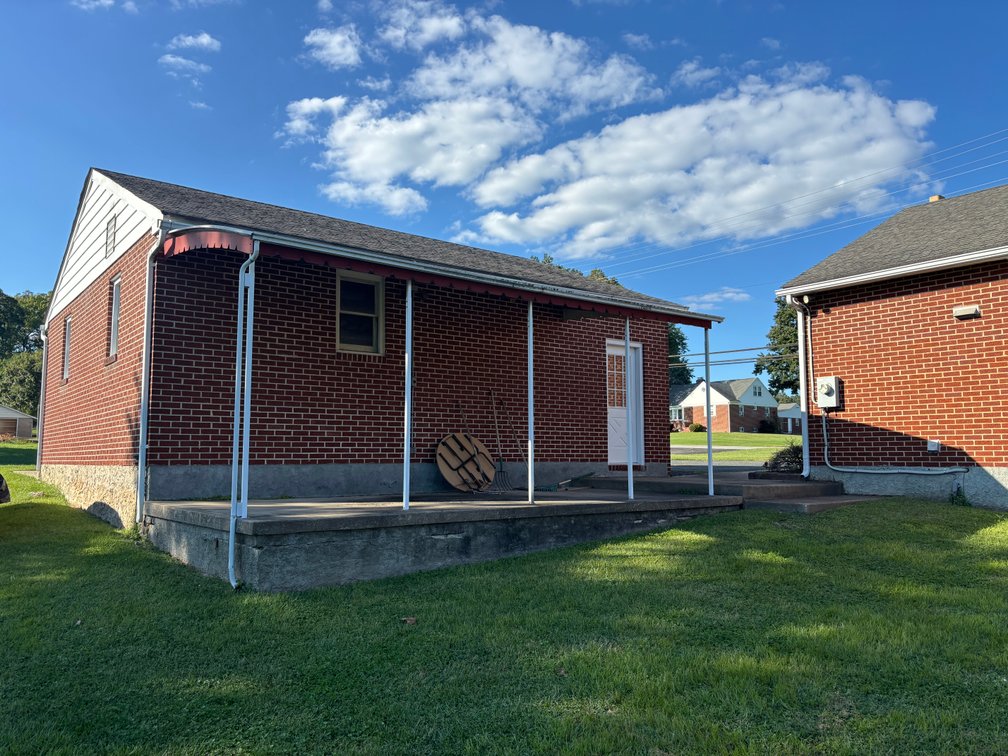 Image for 3 BR, 1 FULL BA, 2 HALF BATH RANCHER W/ DET. 2-CAR GARAGE W/ LEAN TO ON .76 +/- AC / PERSONAL PROPERTY TBS IN ONE LOT