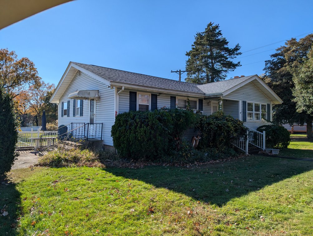 Image for 3 ADJOINING WATERFRONT PARCELS ~ 3BR HOME/ 2 PIERS/ 1.59 +/- TOTAL ACRES/ FISHING GEAR, COLLECTIBLES, HOUSEHOLD ITEMS, & TOOLS