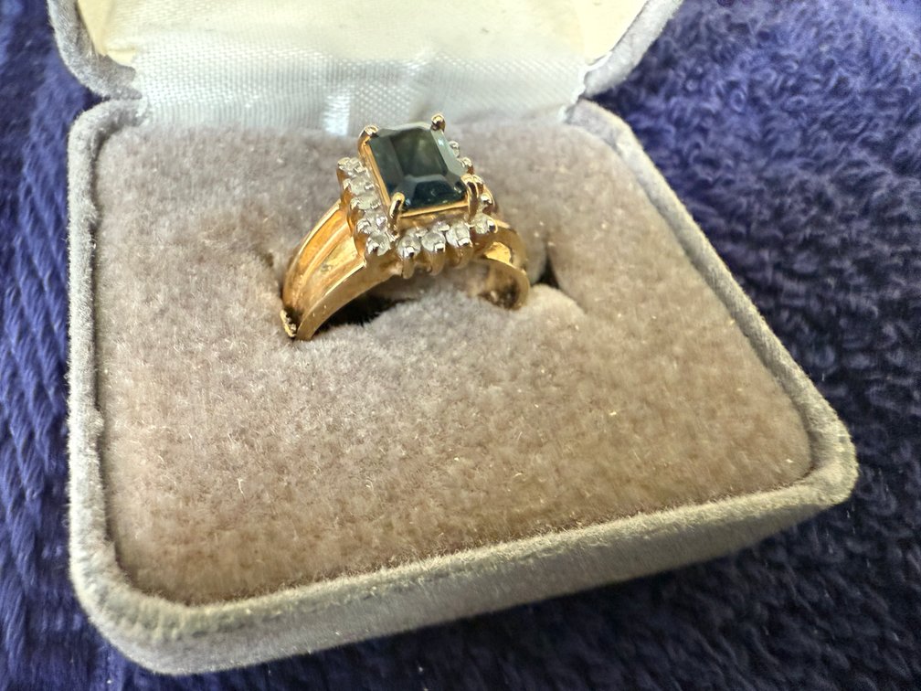 Image for (Toledo OH) 10KT Gold , 24KT Gold, 925, Sterling Silver, Coins, Home Decor, Dolls (Cinnamon Teal)