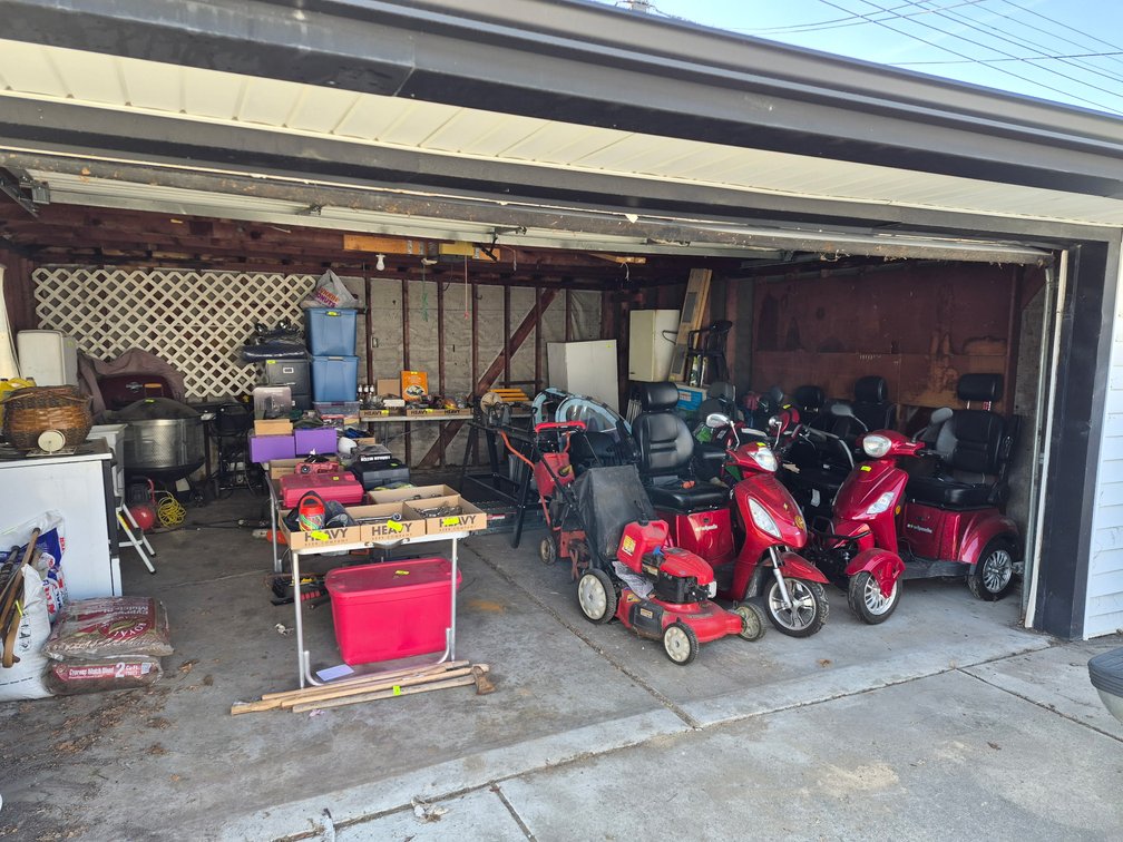 Image for (Wyandotte MI) Trust Auction! Chevrolet Suburban, Tools, Contents, Scooters, Household Furnishings, Scrap (21st)