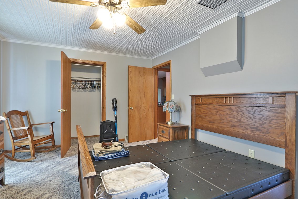 Image for Donald W. Eis Farmland Auction by the Schaardt Auction Team with Burrows Tracts Real Estate