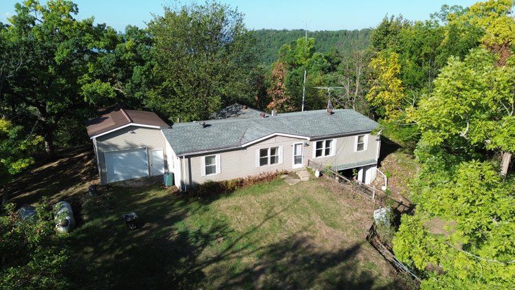 HOUSE ON 5.78 ACRES - MAIDEN ROCK, WI - REAL ESTATE