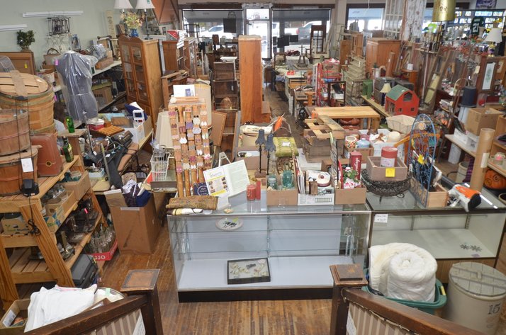 STARGAZERS INVENTORY REDUCTION: VINTAGE FURNITURE & TOYS, CROCKS, COLLECTIBLES, and MORE! - Durand, WI