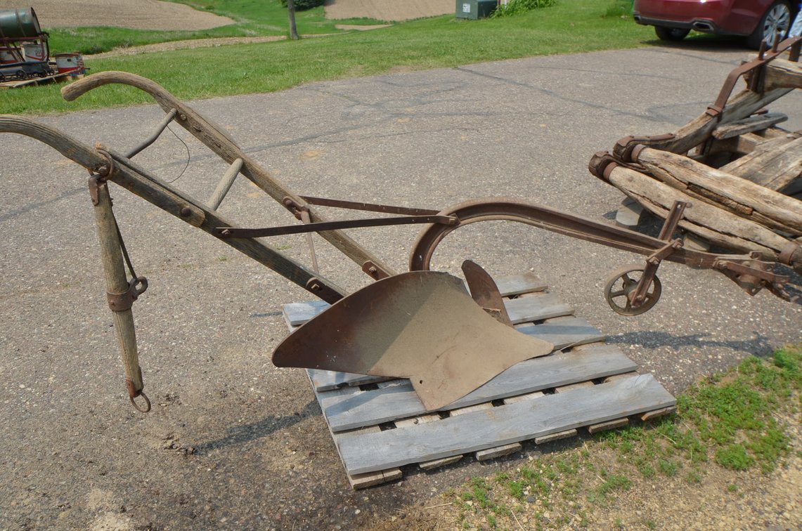 Image for DOUG FISK VINTAGE TRACTOR COLLECTION & MACHINERY - Mondovi, WI