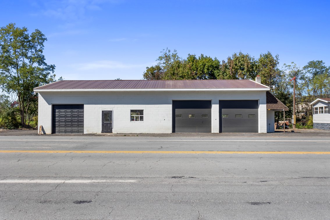 Image for Commercial Real Estate Auction - (+/-) 1.11 Acres with Block Building and Mobile Home