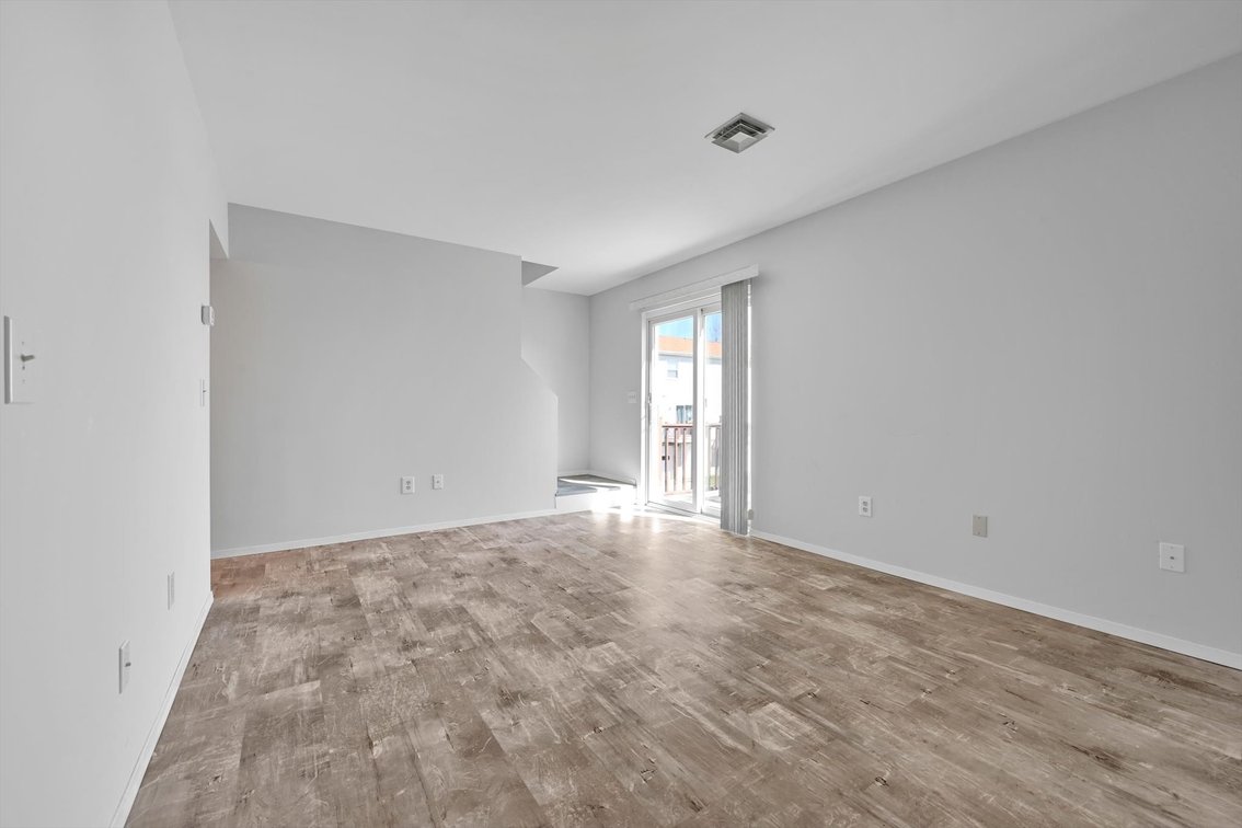 Image for Palmyra Real Estate Auction - Interior Townhome