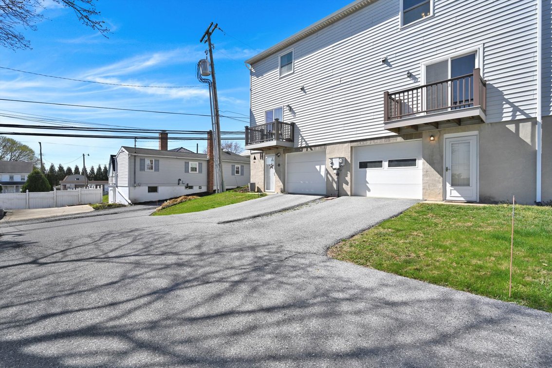 Image for Palmyra Real Estate Auction - Interior Townhome