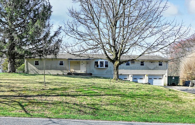 Real Estate Auction - Detached Home on 1+ Acre
