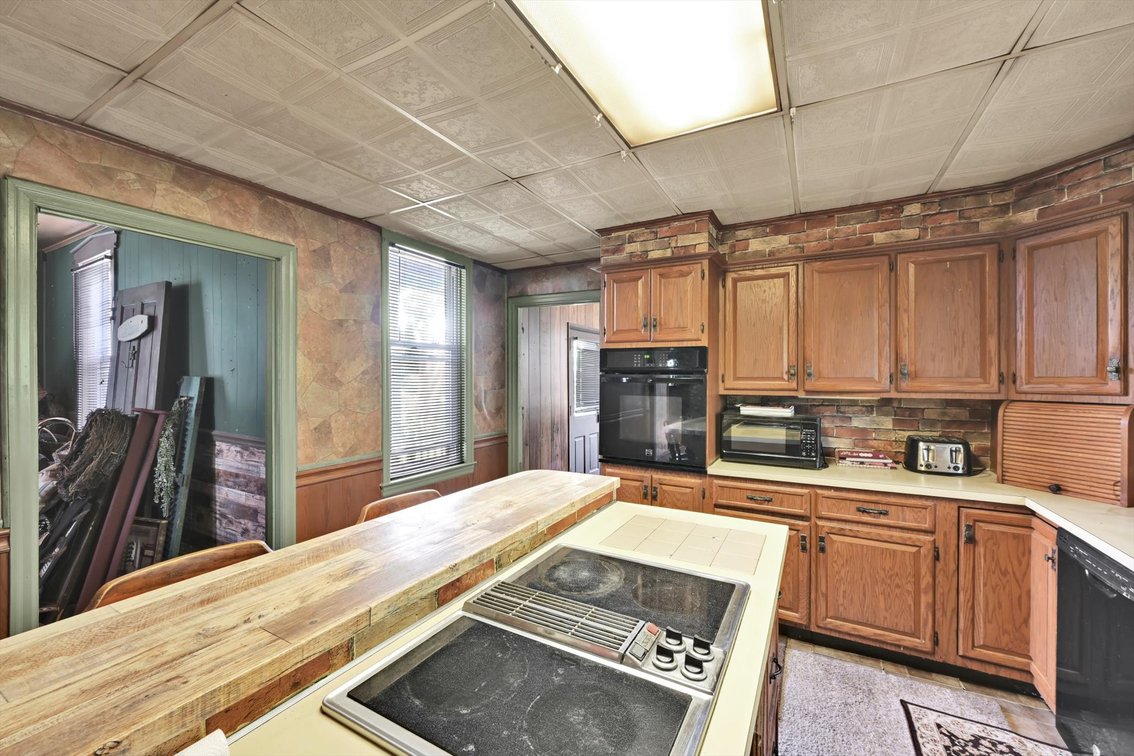 Image for ONLINE REAL ESTATE AUCTION - FIXER UPPER!