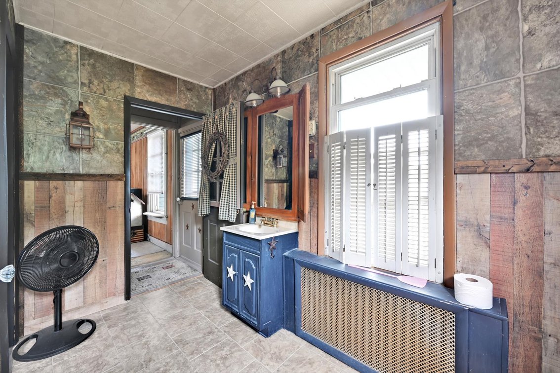 Image for ONLINE REAL ESTATE AUCTION - FIXER UPPER!