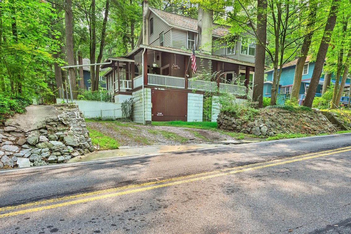 Image for Online Real Estate Auction - FIXER UPPER Cottage in Mount Gretna