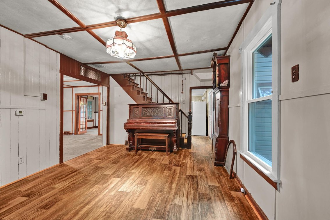 Image for Online Real Estate Auction - FIXER UPPER Cottage in Mount Gretna