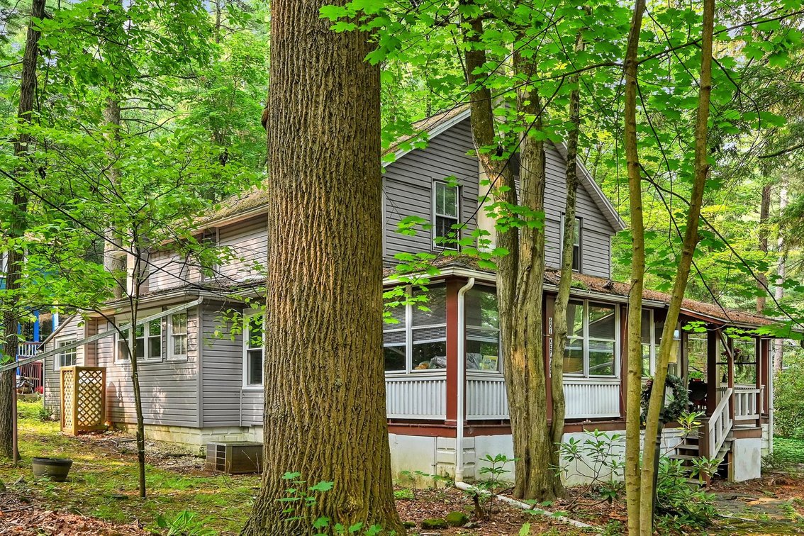 Image for Online Real Estate Auction - FIXER UPPER Cottage in Mount Gretna