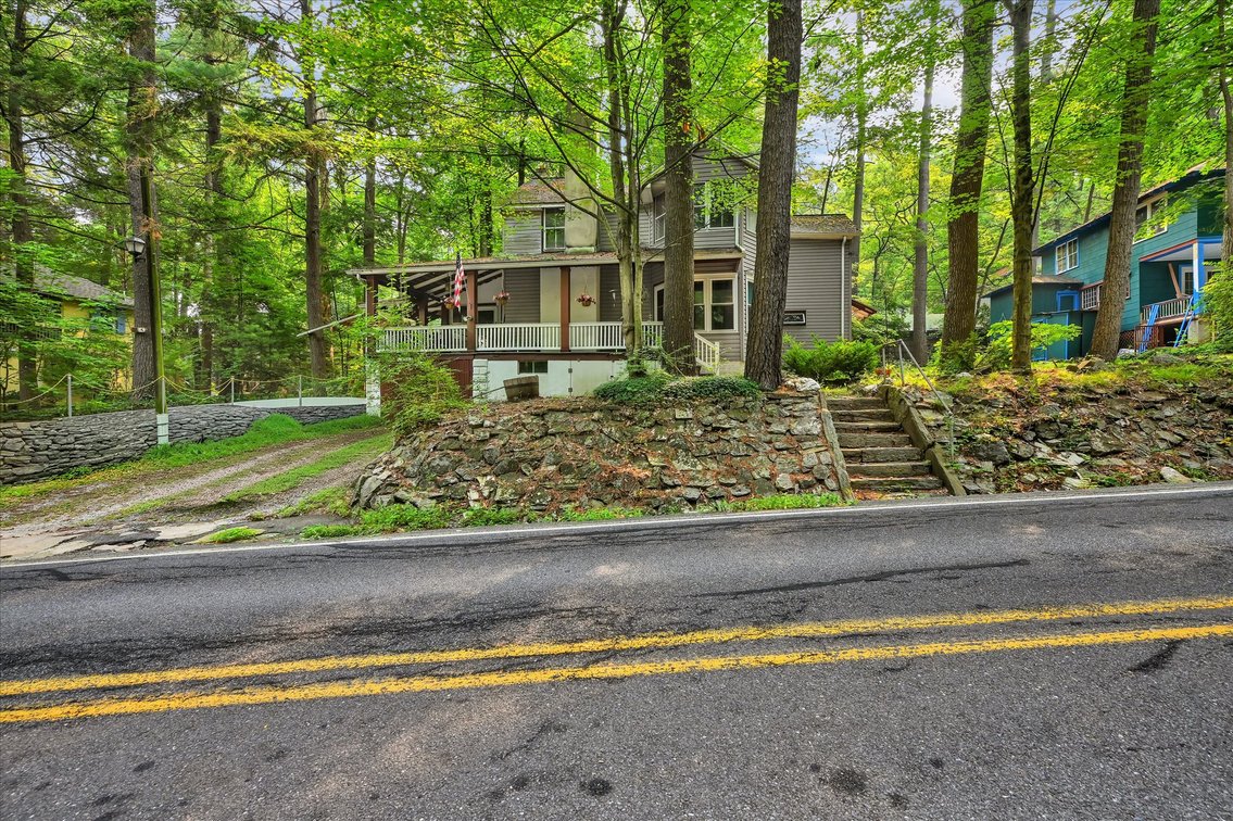 Image for Online Real Estate Auction - FIXER UPPER Cottage in Mount Gretna