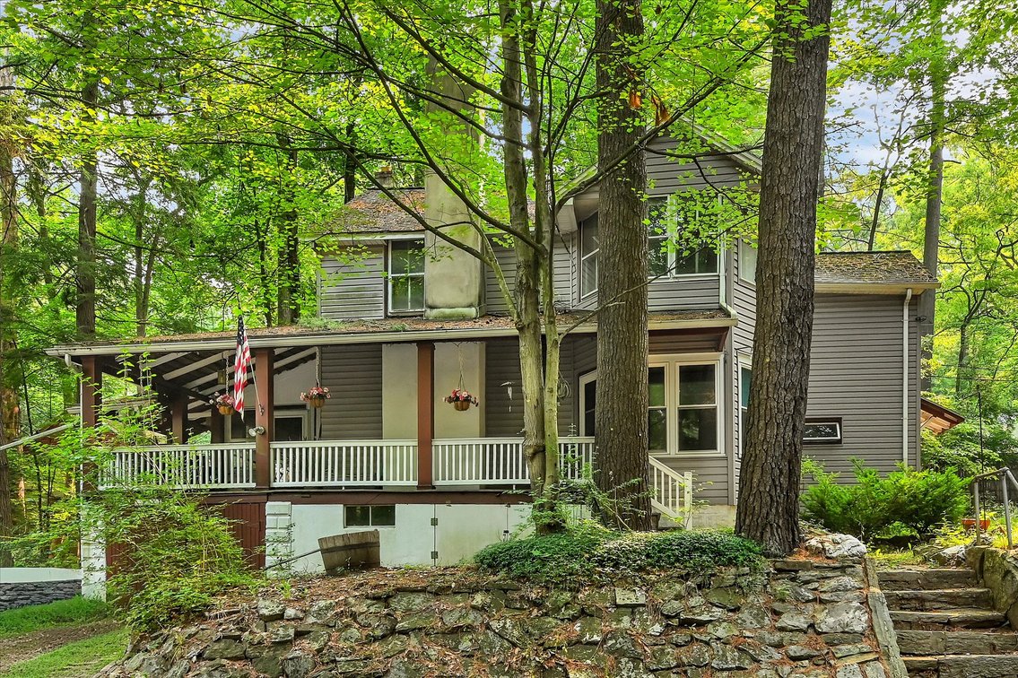 Image for Online Real Estate Auction - FIXER UPPER Cottage in Mount Gretna