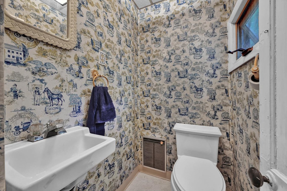 Image for Online Real Estate Auction - FIXER UPPER Cottage in Mount Gretna