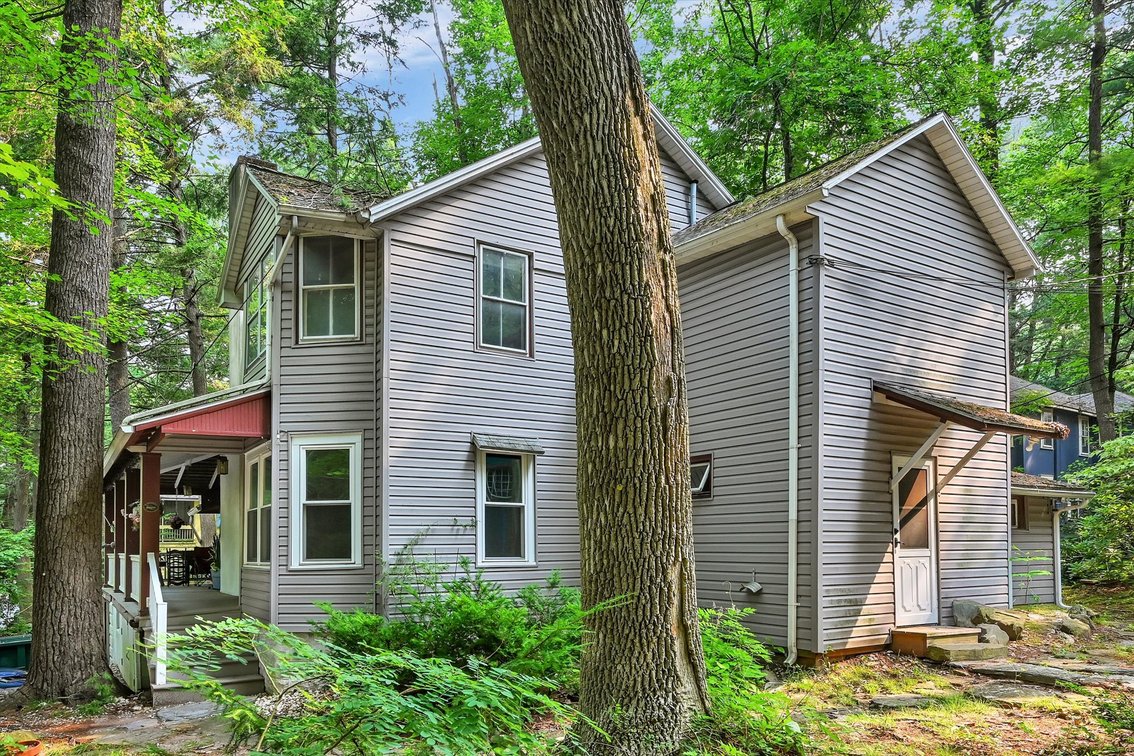 Image for Online Real Estate Auction - FIXER UPPER Cottage in Mount Gretna