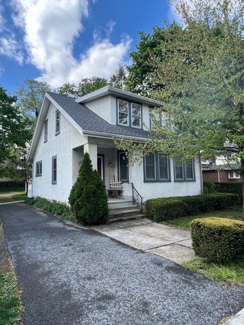Real Estate Auction - Cape Cod in Lebanon