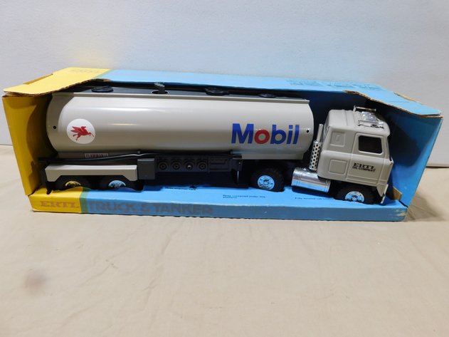 Image for September Dyersville Monthly Farm Toy Auction