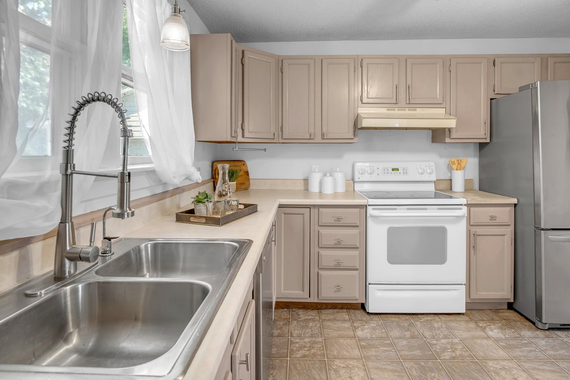 Image for 304 W 12th, Newton