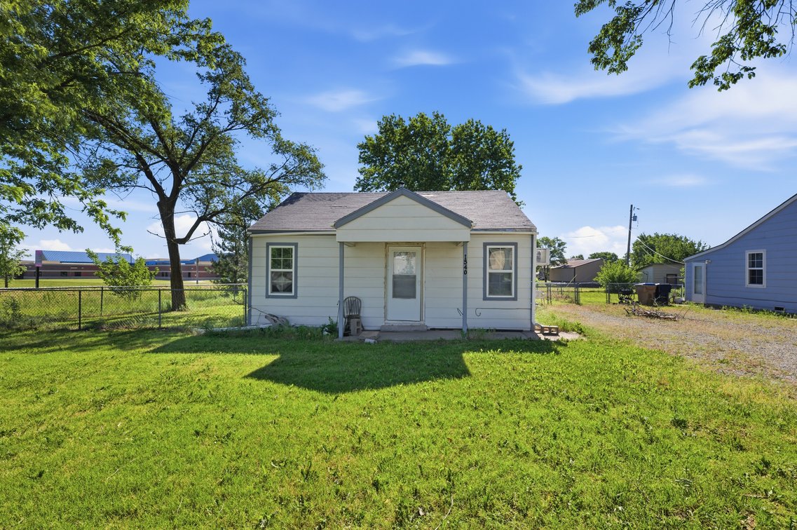 Image for 1540 N Andover Rd