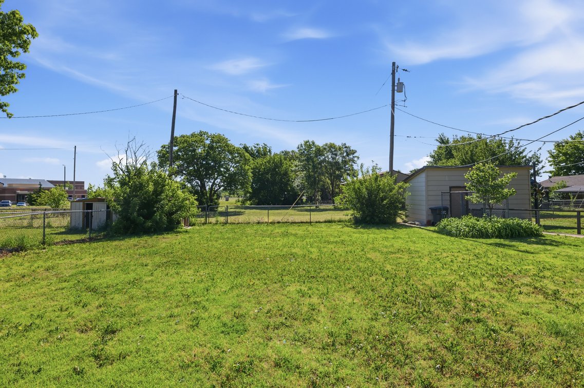 Image for 1536 N Andover Rd
