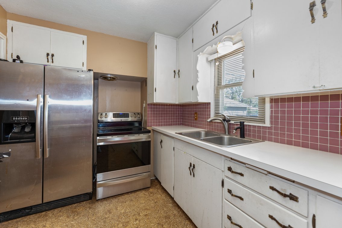 Image for 202 W 25th Ave, Hutchinson