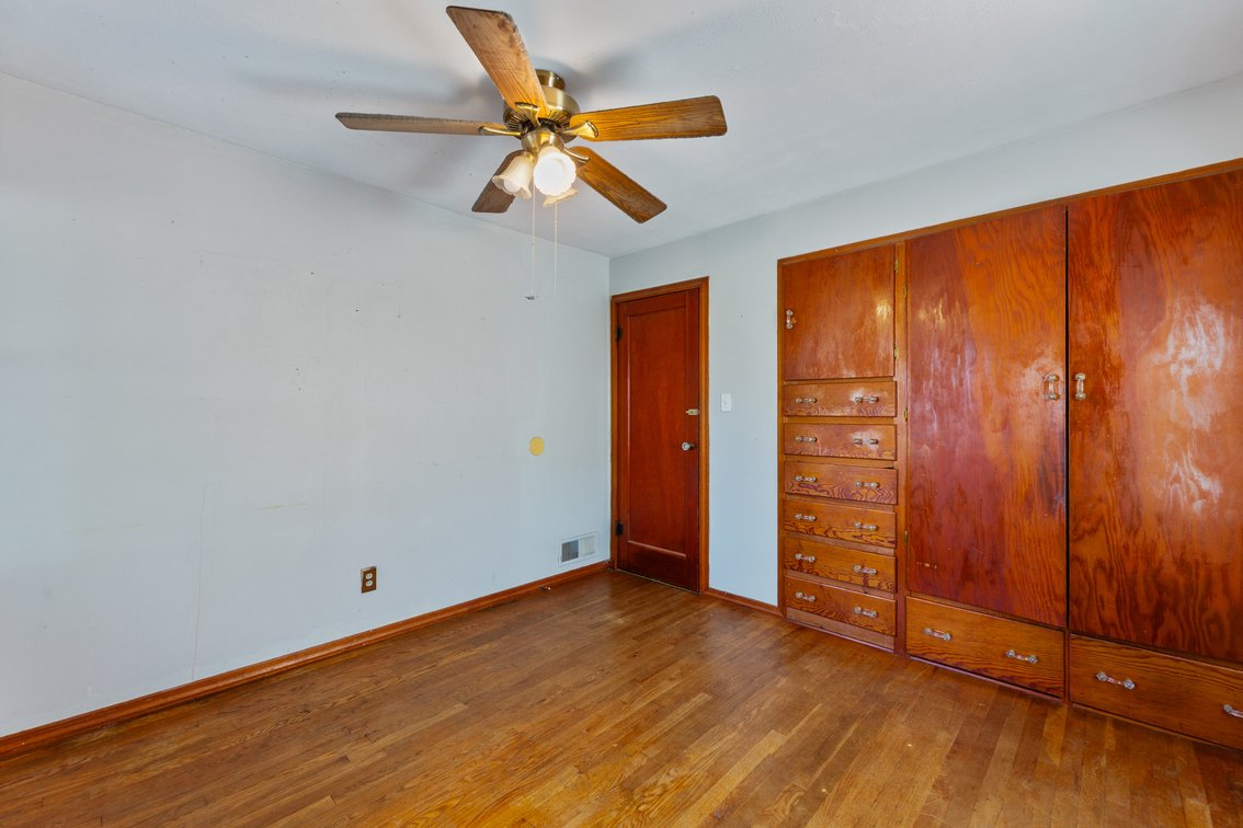 Image for 202 W 25th Ave, Hutchinson