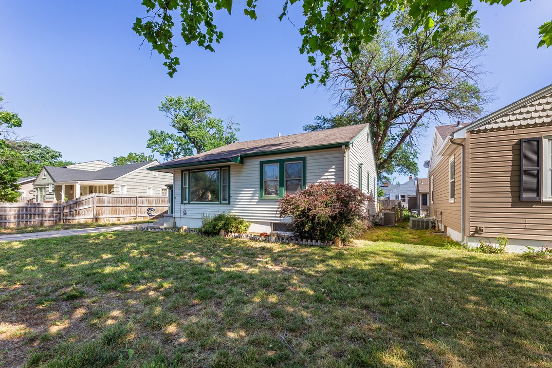 Image for 202 W 25th Ave, Hutchinson