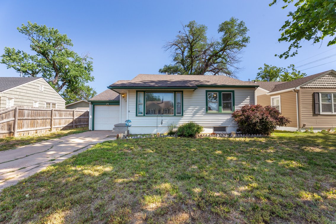 Image for 202 W 25th Ave, Hutchinson