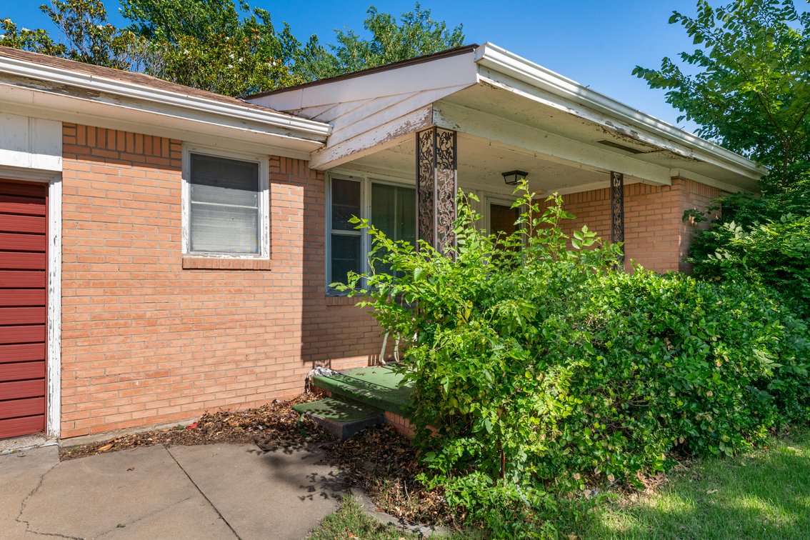 Image for 3532 S Seneca