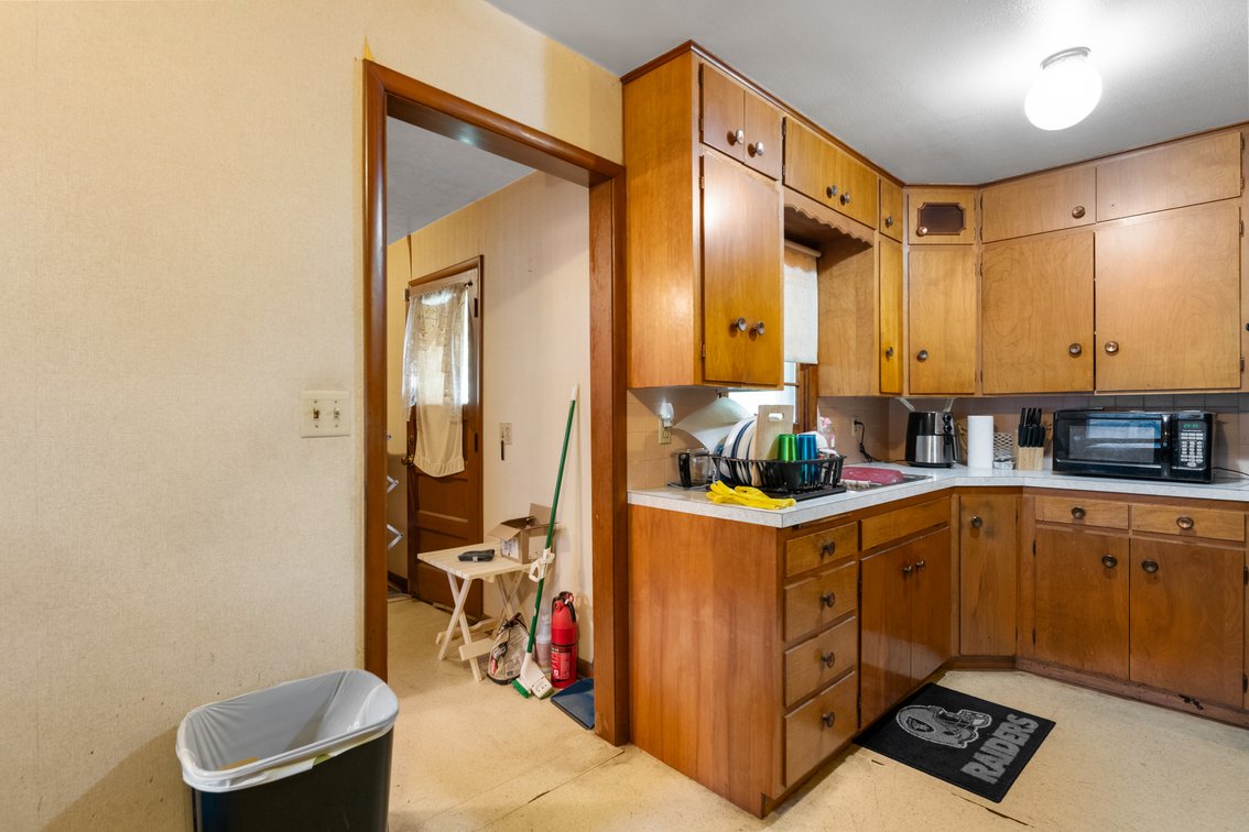 Image for 3532 S Seneca