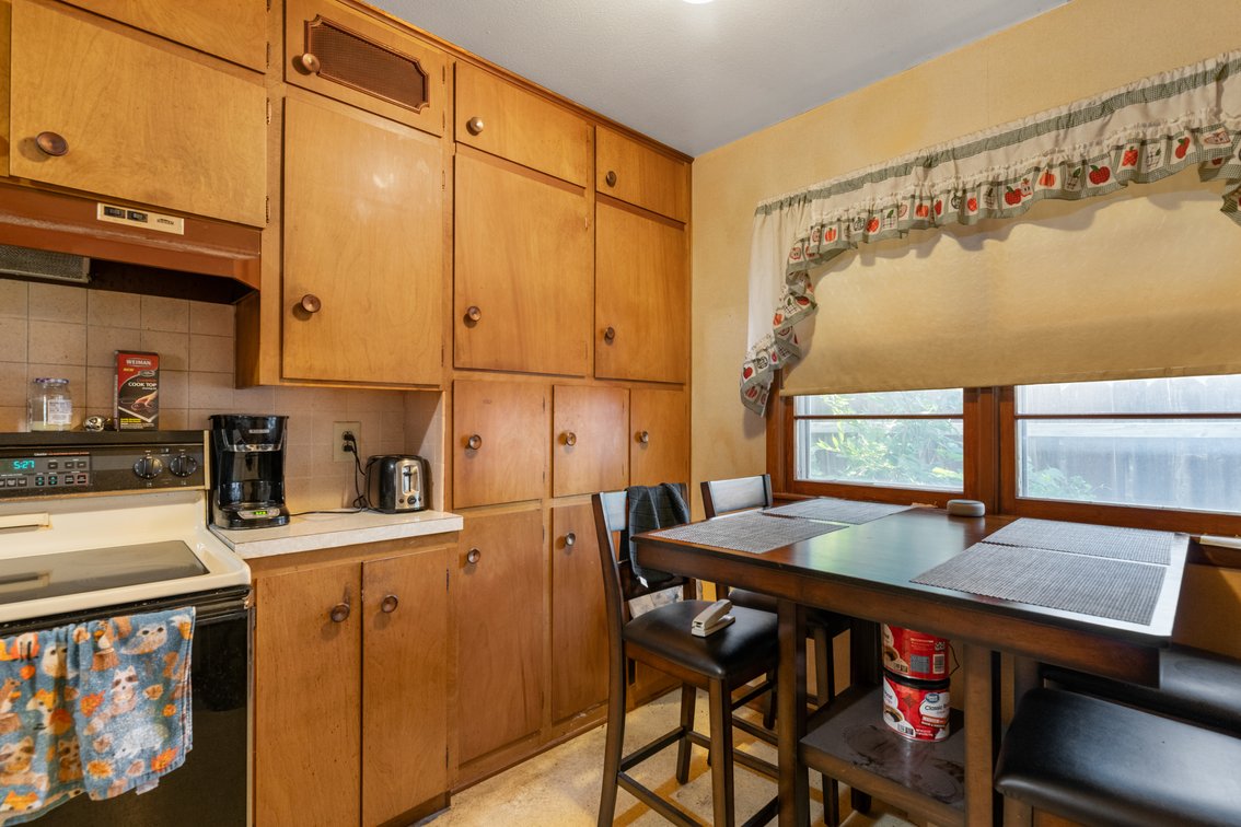 Image for 3532 S Seneca