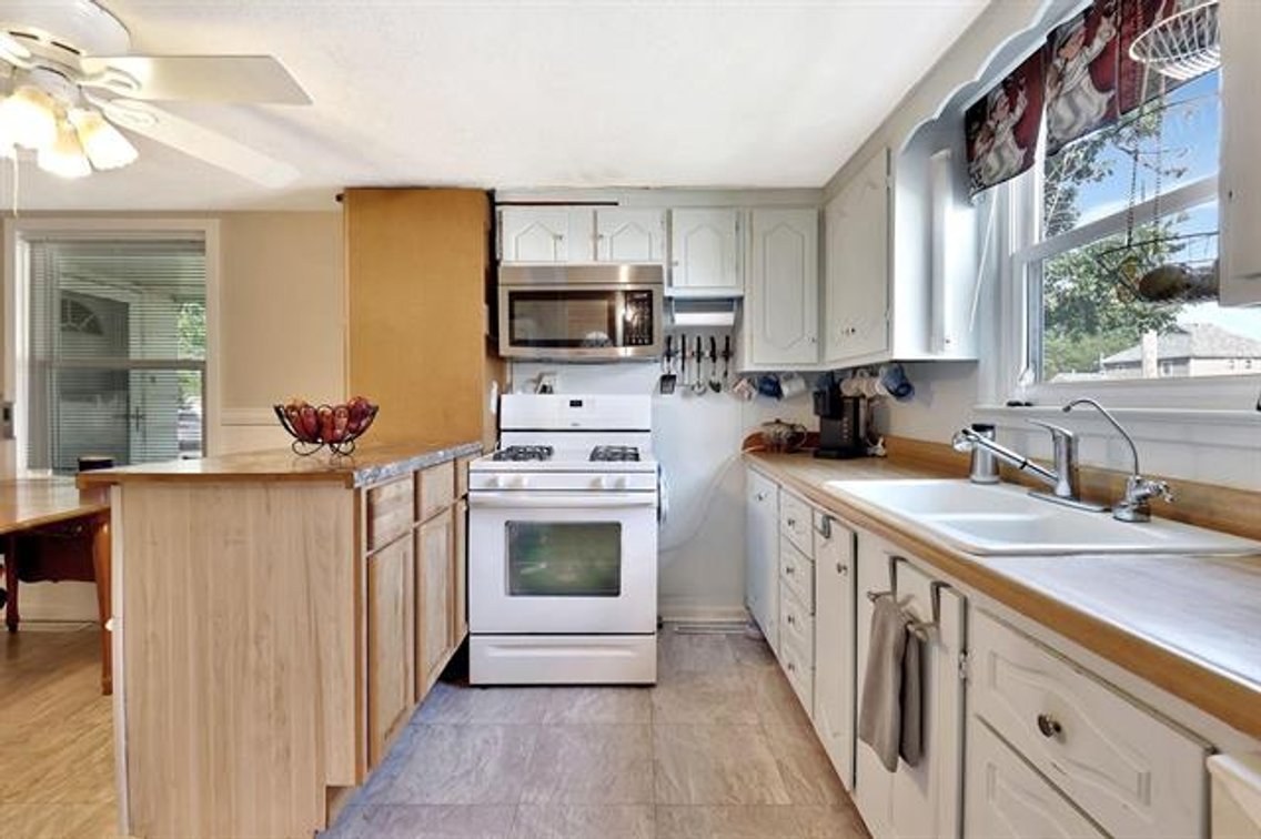 Image for 124 S Collingwood