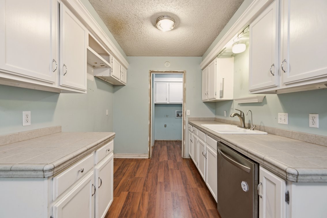 Image for 725 W Lockwood