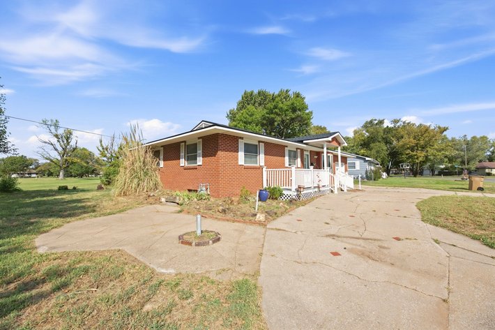 Image for 1711 James Street, Hutchinson