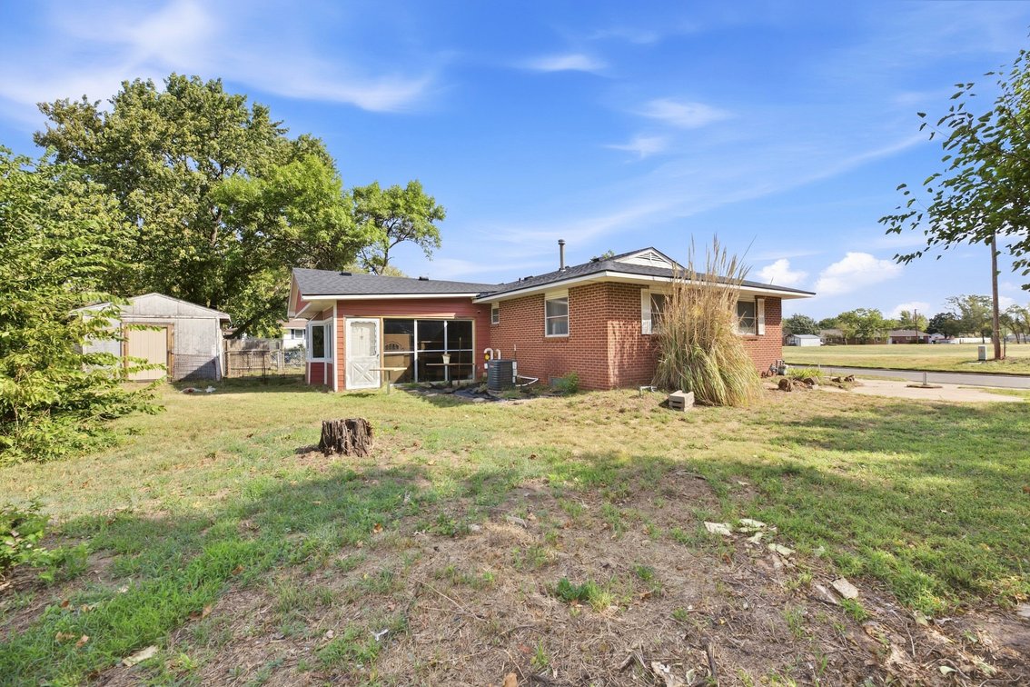 Image for 1711 James Street, Hutchinson