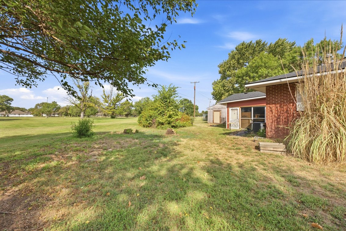 Image for 1711 James Street, Hutchinson